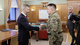 Губернатор Владислав Кузнецов вручил орден Мужества ветерану СВО Дмитрию Ткачеву  Губернатор Владислав Кузнецов вручил орден Мужества ветерану СВО Дмитрию Ткачеву